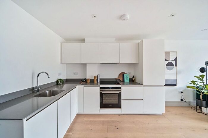 3 Bedroom Flat To Rent In Lawrence Road, London, N15