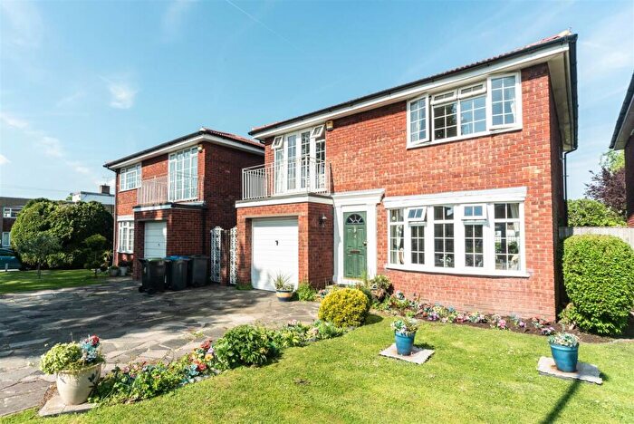 4 Bedroom House To Rent In Maria Theresa Close, New Malden, KT3