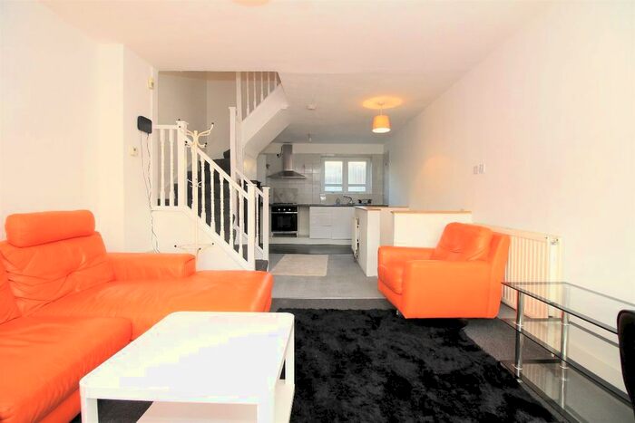 3 Bedroom Flat To Rent In Alphabet Square, Bow, London, E3