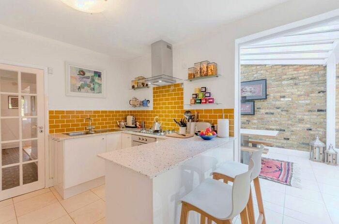 2 Bedroom Flat To Rent In Kenilworth Avenue, Wimbledon Park, London, SW19