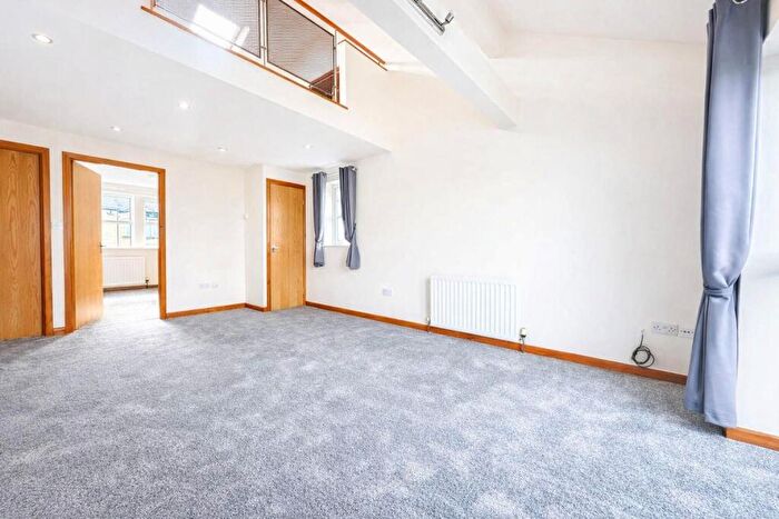 2 Bedroom Flat For Sale In Skircoat Moor Road, Halifax, HX3