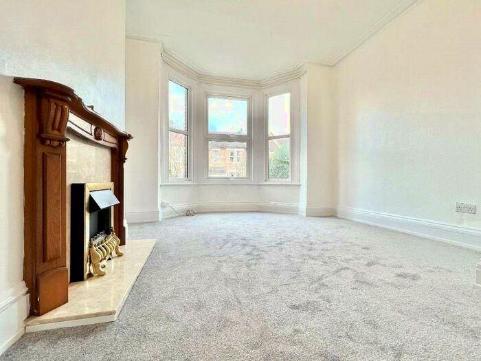 1 Bedroom Flat To Rent In Mackenzie Road, Beckenham, BR3