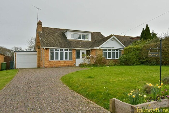 3 Bedroom Chalet For Sale In Ellerslie Lane, Bexhill-On-Sea, TN39