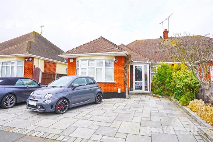 4 Bedroom Chalet For Sale In Sought After Wick Estate Location, Steyning Avenue, Southend-On-Sea, SS2