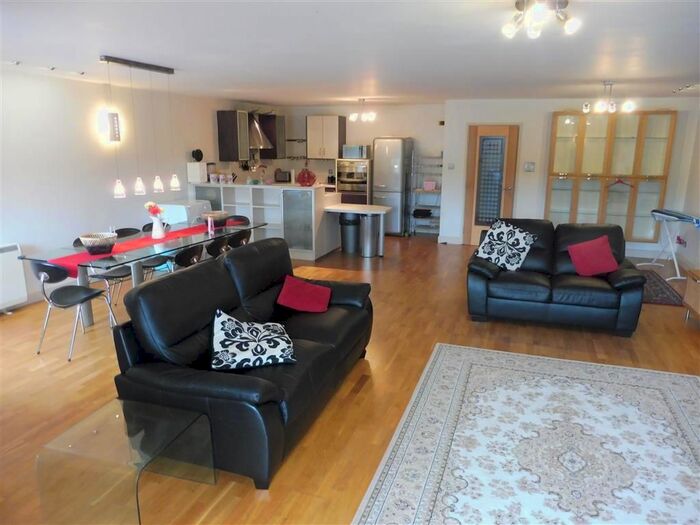 2 Bedroom Flat To Rent In Henke Court, Cardiff, CF10