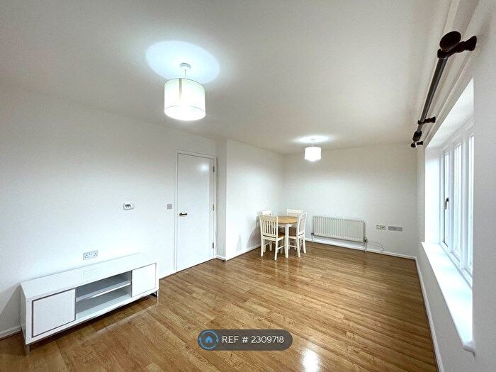1 Bedroom Flat To Rent In Hearnshaw Street, London, E14