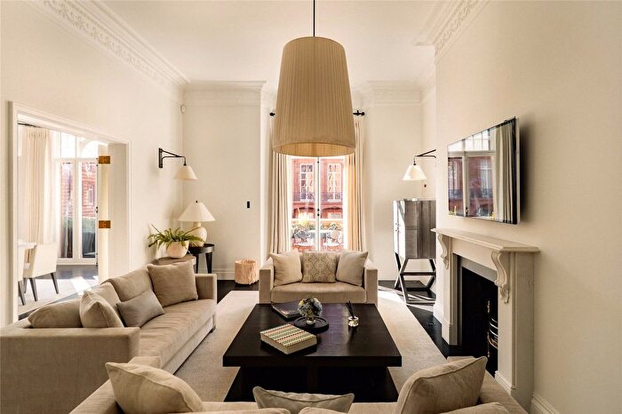 3 Bedroom Flat To Rent In Pont Street, Knightbridge, SW1X