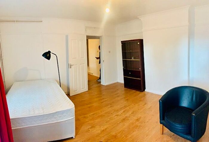 2 Bedroom Flat To Rent In Whiston Road, Hackney, E2