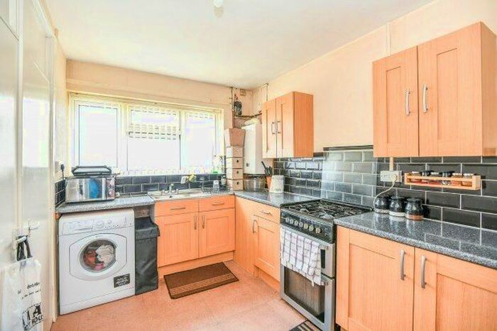 2 Bedroom Flat To Rent In Lime Avenue, Walsall, WS2