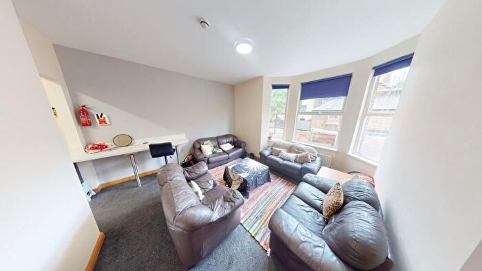 8 Bedroom Flat To Rent In Burns Street, Nottingham, NG7