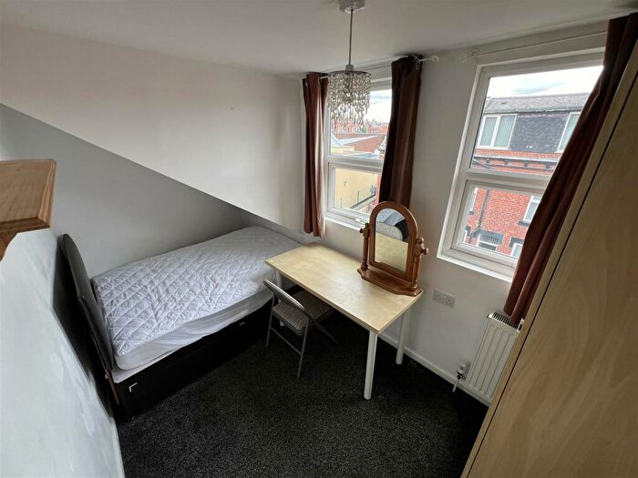 4 Bedroom Terraced House To Rent In Thornville View, Hyde Park, Leeds, LS6