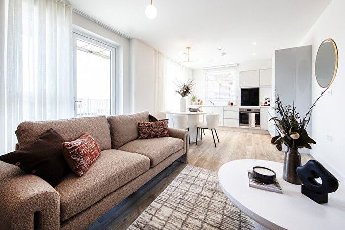 2 Bedroom Flat For Sale In High Road, Goodmayes, Ilford, IG3