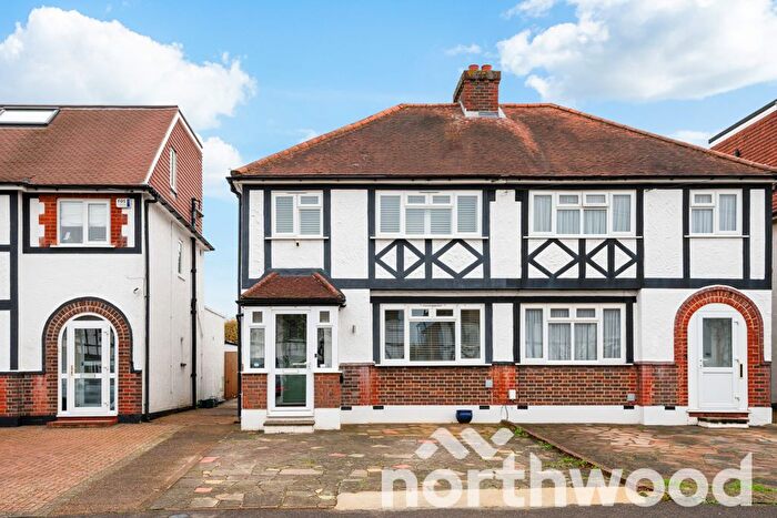 3 Bedroom Semi Detached House For Sale In Pams Way, Ewell, Epsom, KT19