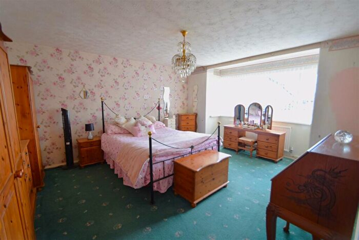 2 Bedroom Bungalow For Sale In Bungalow In Quiet Cul De Sac With Great Views & No Chain, BS10