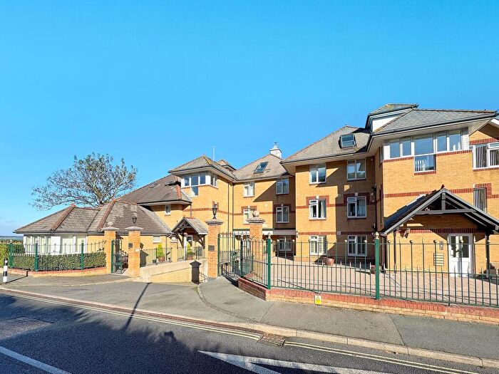 3 Bedroom Apartment For Sale In Queens Road, Grantham Court, PO31