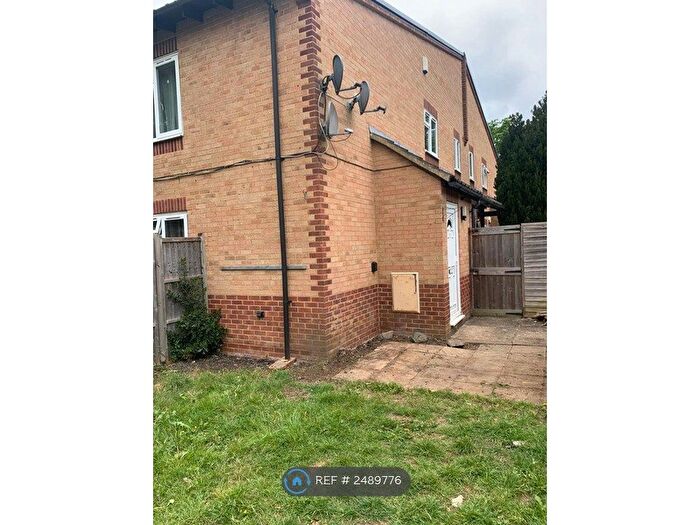 2 Bedroom Maisonette To Rent In Burdett Court, Reading, RG2