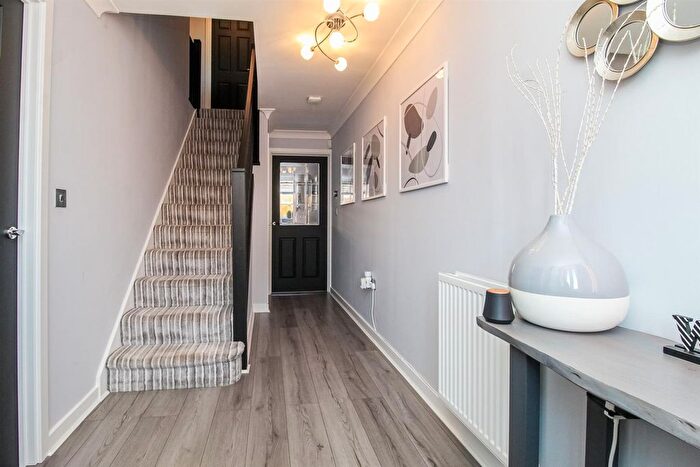 5 Bedroom Detached House For Sale In Elm View, Castleford, WF10