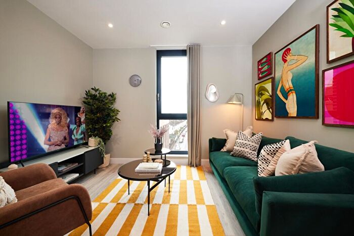 2 Bedroom Apartment To Rent In Hove Central, Boulevard Place Brighton, BN3