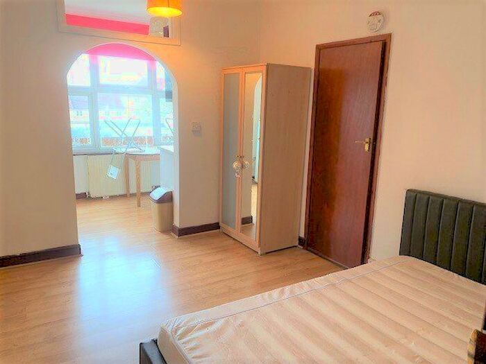 Studio To Rent In Fore Street, Edmonton, N9