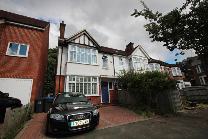 3 Bedroom Semi-Detached House To Rent In Temple Road, Croydon, CR0