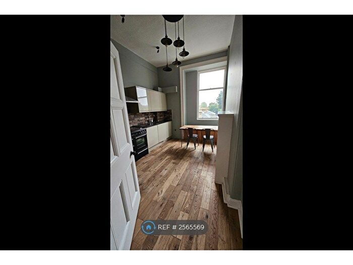 3 Bedroom Flat To Rent In Morningside Road, Edinburgh, EH10