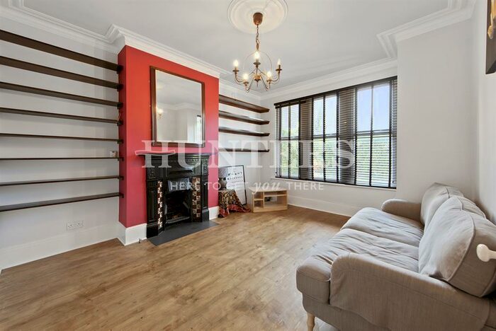 2 Bedroom Flat To Rent In Squires Lane, London, N3