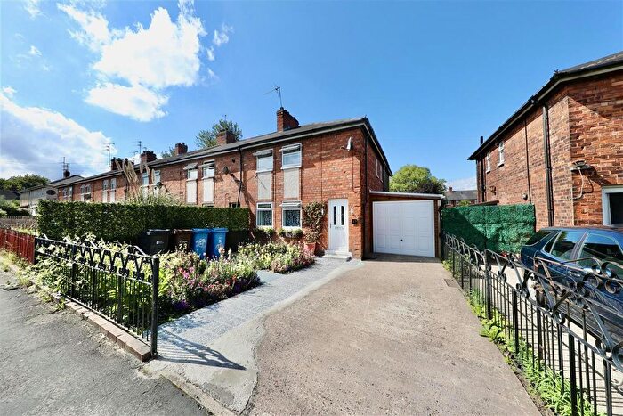 3 Bedroom End Of Terrace House For Sale In Bentley Grove, Hull, HU6