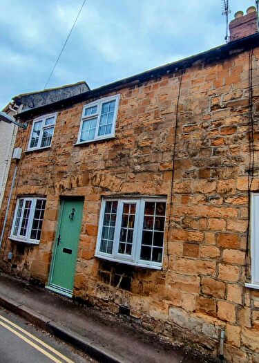 3 Bedroom House To Rent In George Street, Sherborne, DT9
