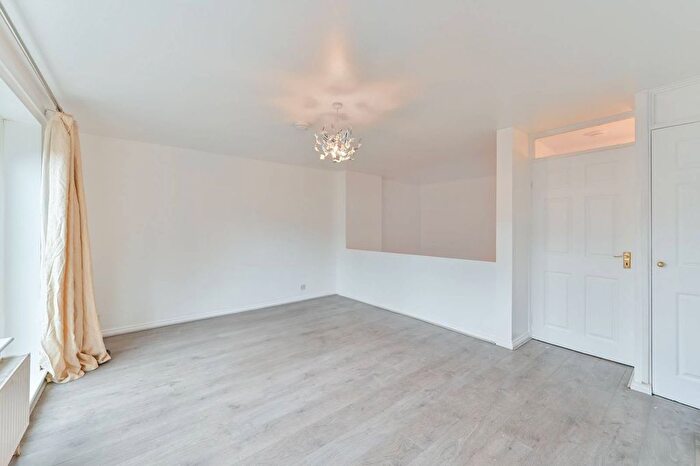 3 Bedroom Property To Rent In Ewart Road, Forest Hill, London, SE23