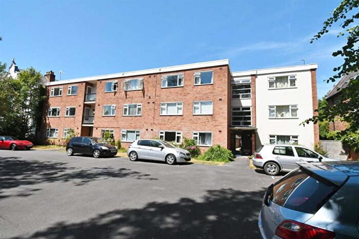 2 Bedroom Flat For Sale In Talbot Court, Upper Holly Walk, CV32