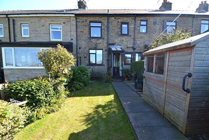 3 Bedroom Terraced House For Sale In Delph Terrace, Clayton, Bradford, BD14