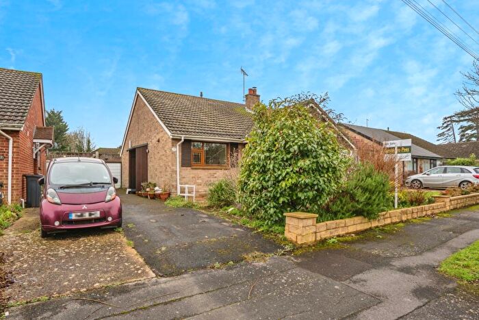2 Bedroom Bungalow For Sale In Helston Drive, Emsworth, Hampshire, PO10