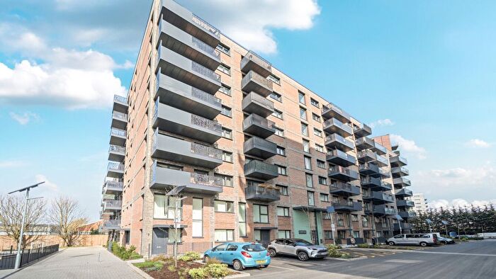 1 Bedroom Flat For Sale In Cranton Avenue, Hayes, UB3