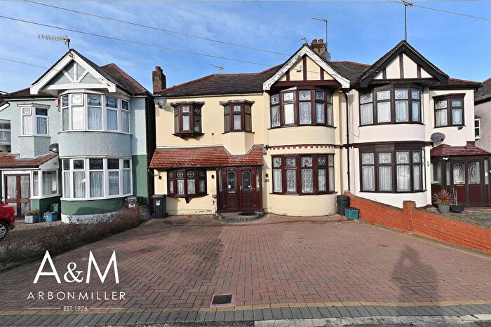 4 Bedroom Semi Detached House To Rent In Stoneleigh Road, Clayhall, IG5