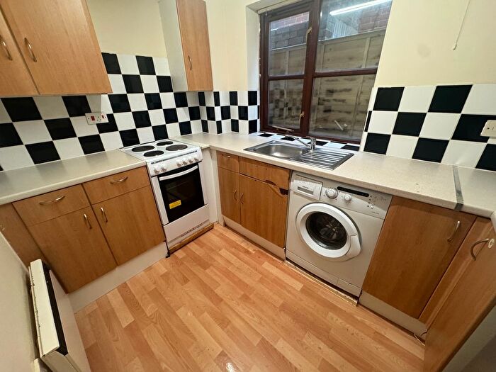 2 Bedroom Flat To Rent In Grove Road, Shirley, Southampton, SO15