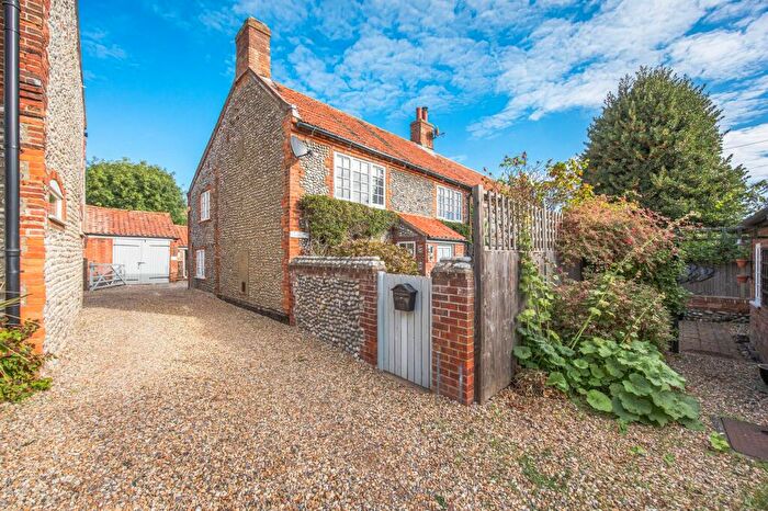 3 Bedroom Semi-Detached House For Sale In Impressive Flint Cottage In The Superb Coastal Village Of Weybourne, NR25