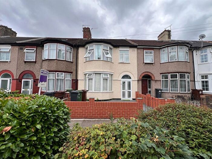 3 Bedroom Property For Sale In Cranleigh Gardens, Barking, IG11