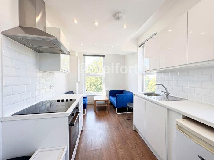 5 Bedroom Maisonette To Rent In Holloway Road, London, N7