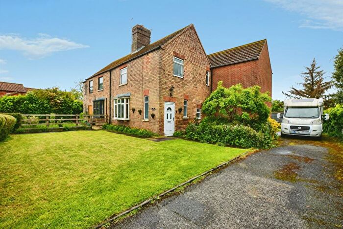 4 Bedroom Semi-Detached House For Sale In Church Lane, Utterby, Louth, LN11