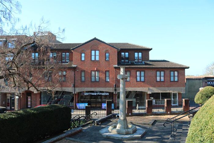 2 Bedroom Apartment For Sale In North Street, Leatherhead, KT22