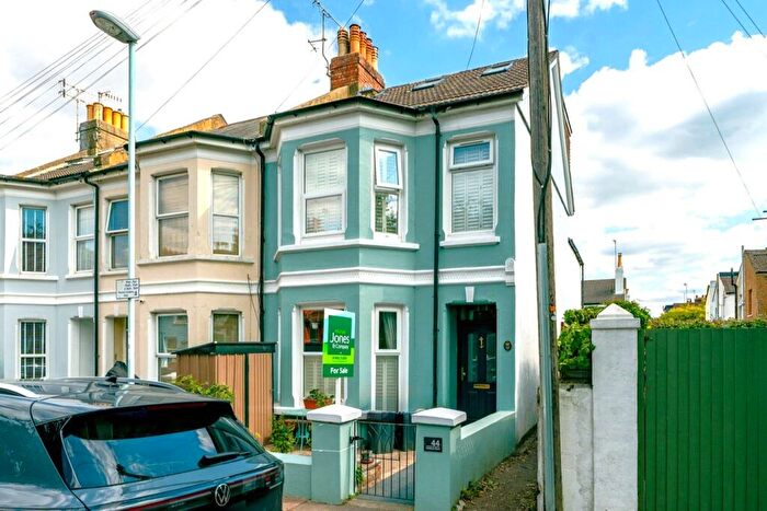 5 Bedroom End Of Terrace House For Sale In Ashdown Road, Worthing, West Sussex, BN11