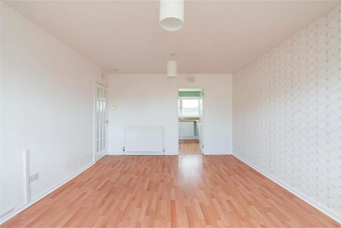 2 Bedroom Flat For Sale In Marchbank Gardens, Balerno, EH14