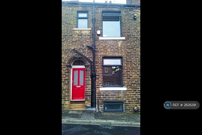 3 Bedroom Terraced House To Rent In John Street, Bradford, BD13