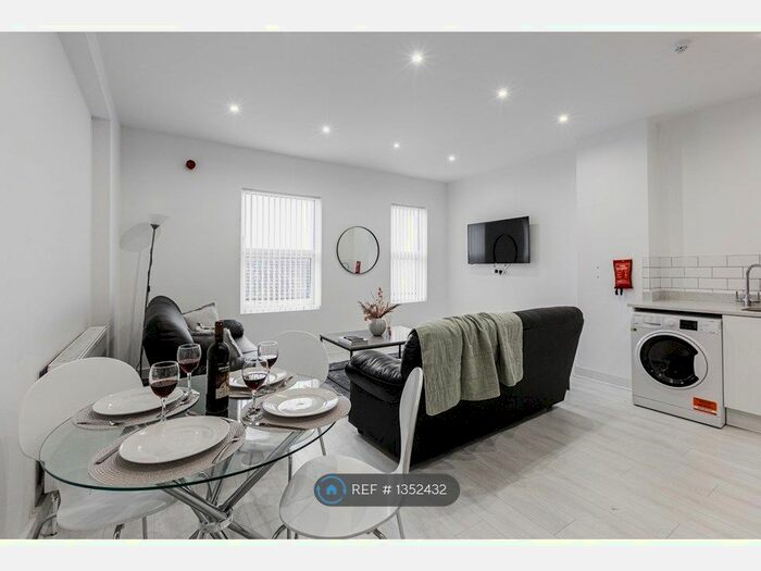 6 Bedroom Terraced House To Rent In Aigburth Road, Liverpool, L17