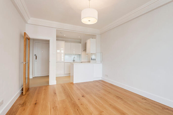 1 Bedroom Apartment To Rent In Grove End Road, St John's Wood, London, NW8
