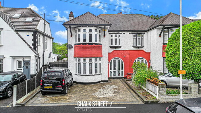 3 Bedroom Semi-Detached House For Sale In Kenilworth Gardens, Hornchurch, RM12