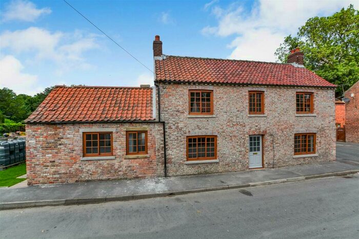 3 Bedroom Cottage For Sale In High Street, Garthorpe, Scunthorpe, DN17
