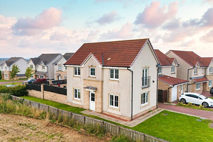 3 Bedroom Detached House For Sale In Dardanelles Road, Whitburn, EH47