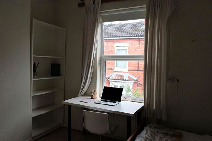 3 Bedroom House To Rent In Blossom Avenue, Selly Oak, Birmingham, West Midlands, B29