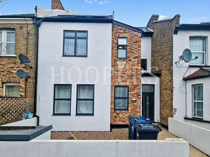 Studio To Rent In Oak Grove, London, NW2
